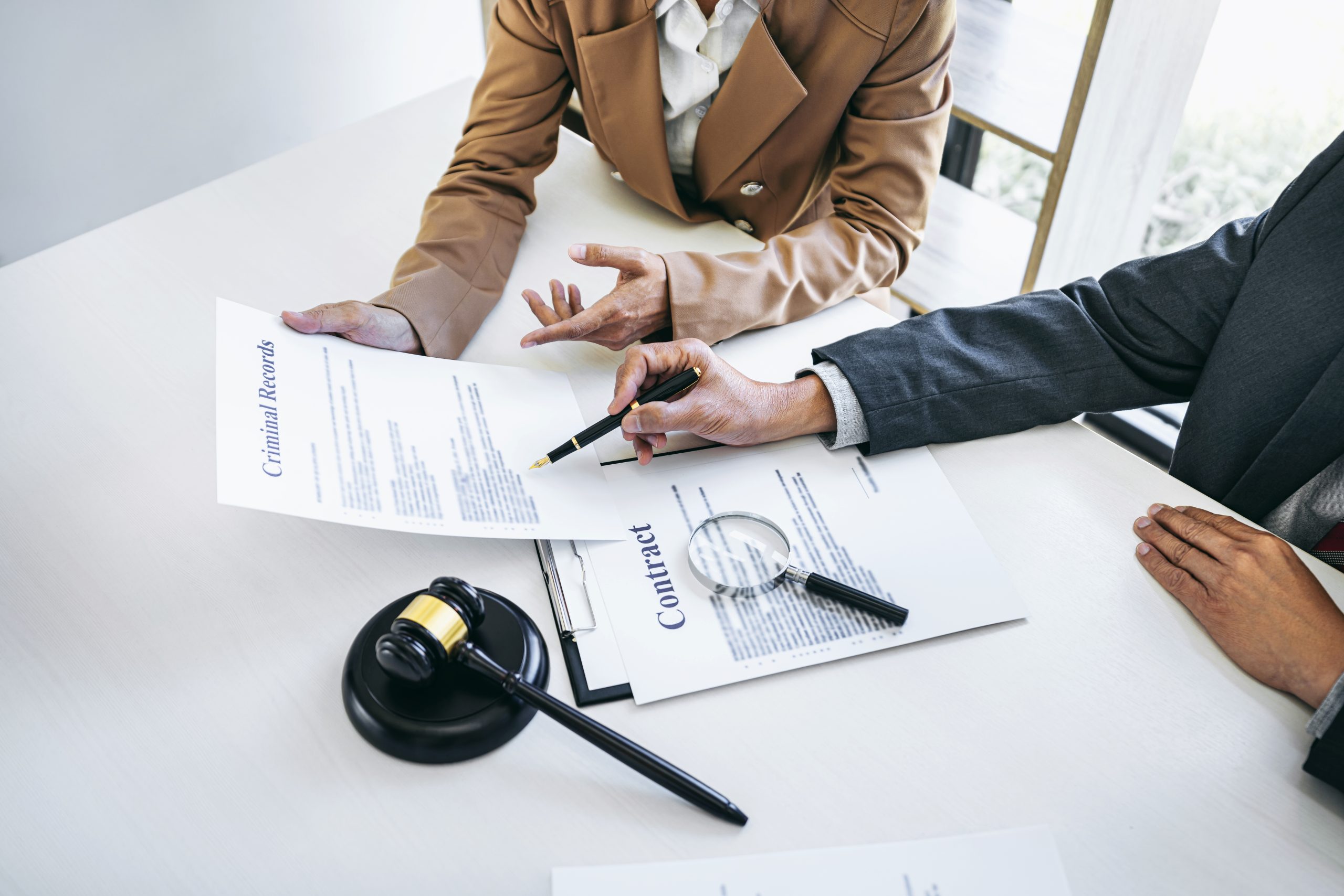 Businesswoman,And,Male,Lawyer,Or,Judge,Consult,Having,Team,Meeting